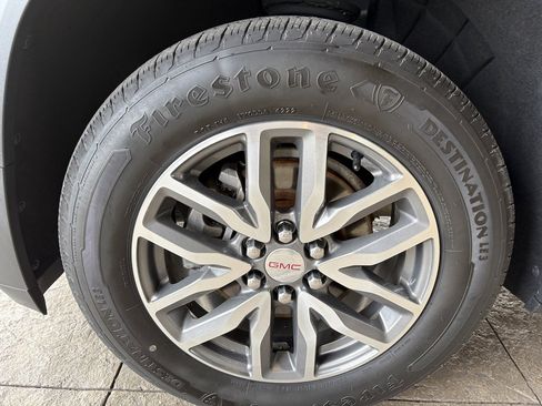 Used 2017 GMC Acadia SLE w/ Driver Alert Package I image 10