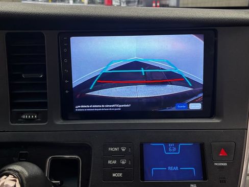 Used 2015 Toyota Sienna LE FWD image 39