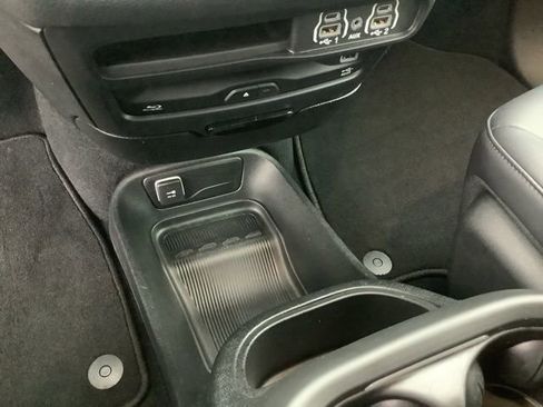 Used 2024 Chrysler Pacifica Touring-L w/ Uconnect Theater Family Group image 32