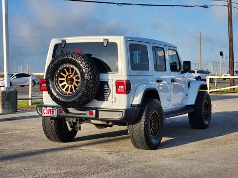 Used 2025 Jeep Wrangler Unlimited Sahara AWD/4WD image 7