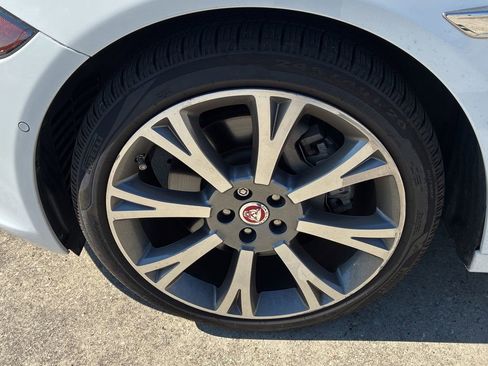 Used 2019 Jaguar XJ L Portfolio image 29