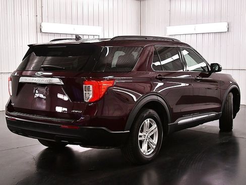 Used 2022 Ford Explorer XLT image 7