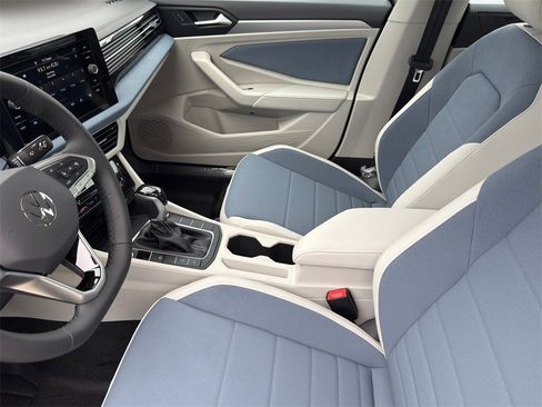 New 2026 Volkswagen Jetta SE image 9
