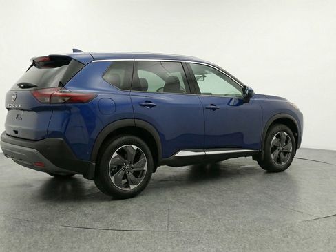 Used 2025 Nissan Rogue SV image 9