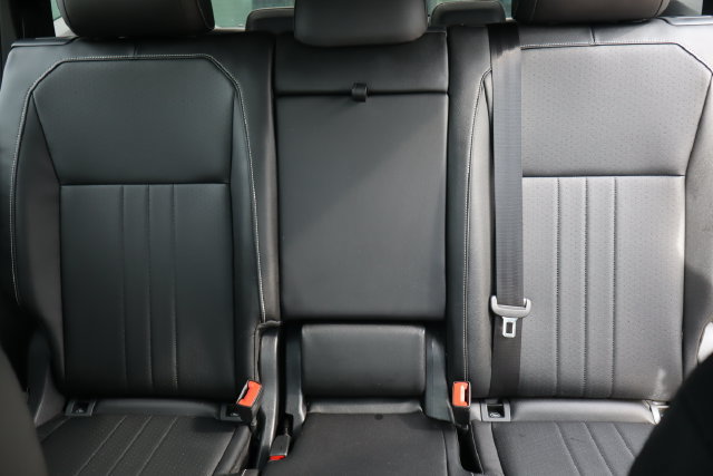 Used 2022 Volkswagen Tiguan SE R-Line FWD image 15