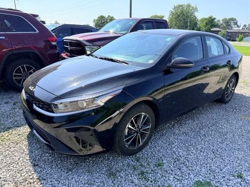 Used 2024 Kia Forte LXS w/ LXS Technology Package FWD image 2