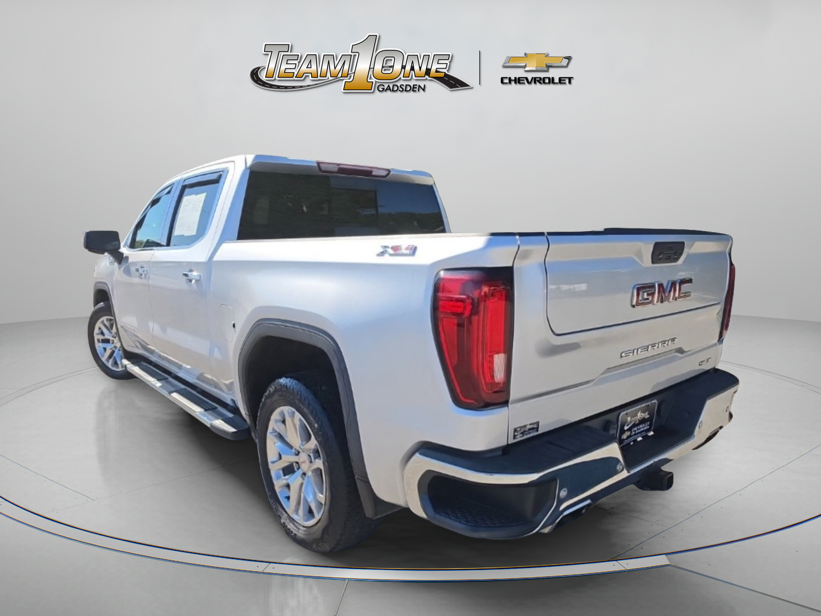Used 2021 GMC Sierra 1500 SLT w/ SLT Premium Plus Package AWD/4WD image 4