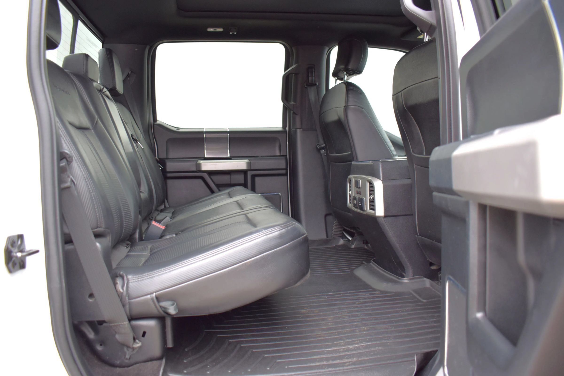 Used 2019 Ford F150 Lariat w/ Equipment Group 502A Luxury AWD/4WD image 31