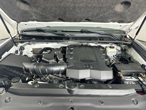 Used 2019 Toyota 4Runner SR5 AWD/4WD image 31