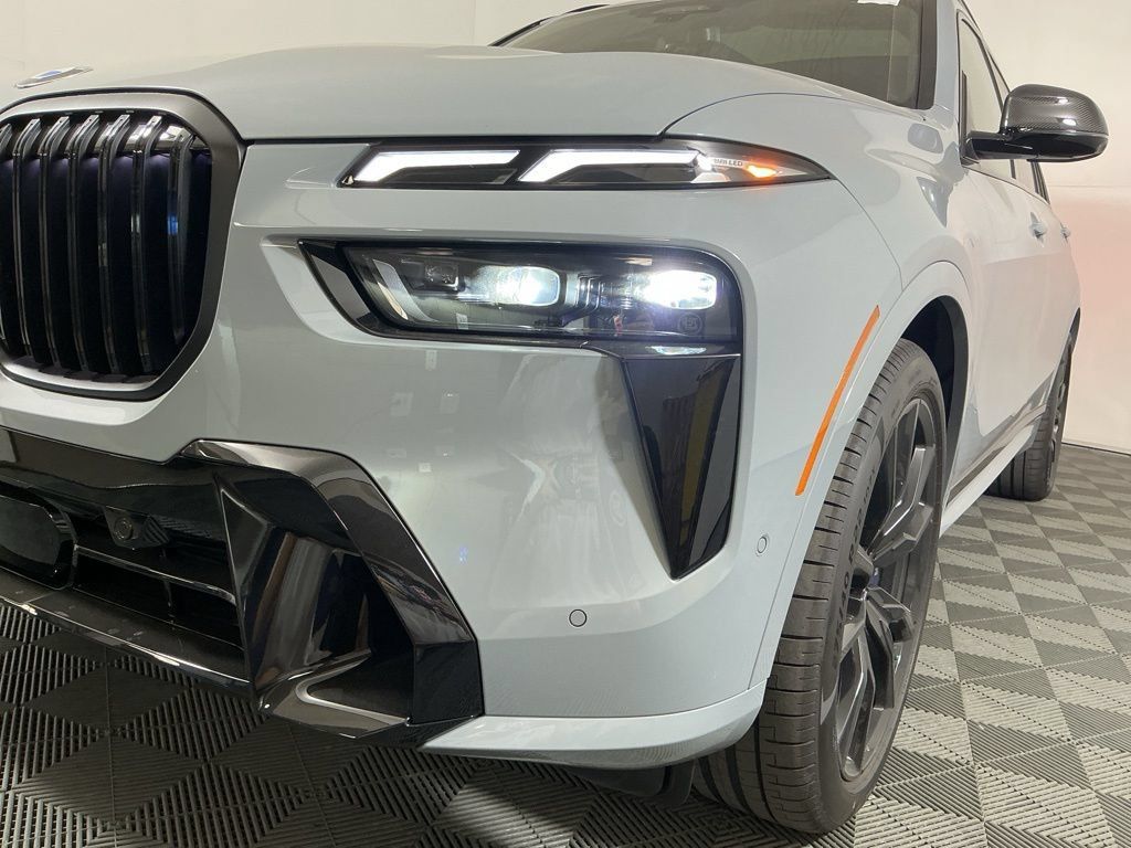 Used 2026 BMW X7 xDrive40i w/ M Sport Package AWD/4WD image 9