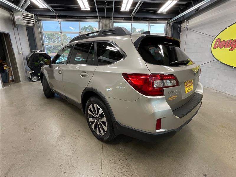 Used 2016 Subaru Outback 2.5i Limited AWD/4WD image 3