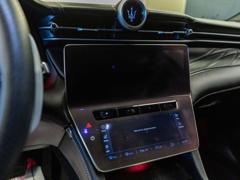 Used 2025 Maserati Grecale Modena image 11