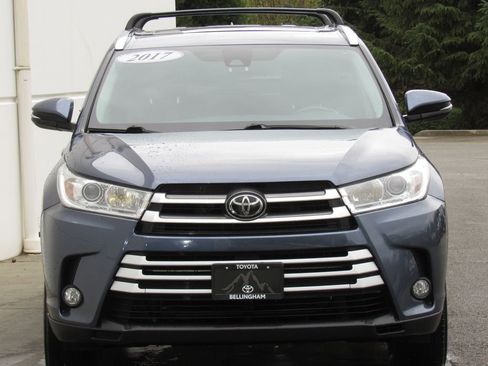 Used 2017 Toyota Highlander XLE AWD/4WD image 3