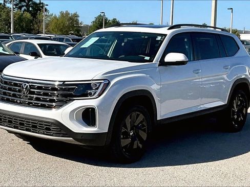 Certified 2026 Volkswagen Atlas SE w/ Panoramic Sunroof Package image 9