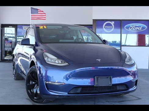 Used 2021 Tesla Model Y Long Range image 1