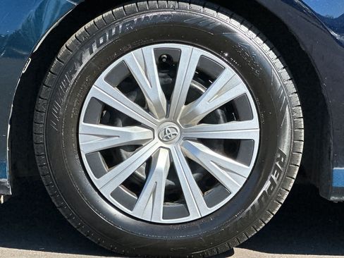 Used 2018 Toyota Camry FWD image 22