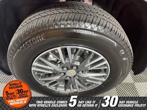 Used 2025 Chevrolet Traverse LT w/ Driver Confidence Package AWD/4WD image 13