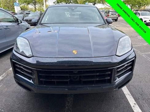 Used 2024 Porsche Cayenne AWD/4WD image 2