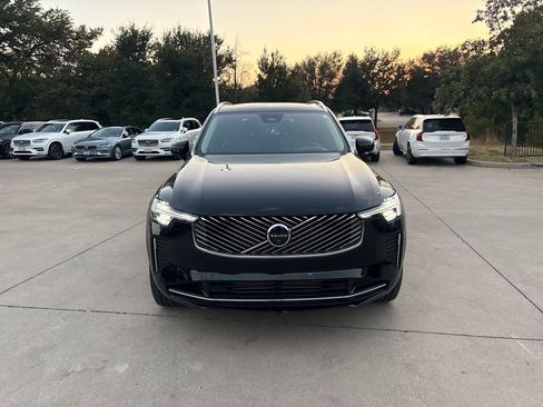 Used 2025 Volvo XC90 T8 Ultra w/ Protection Package Premier AWD/4WD image 2
