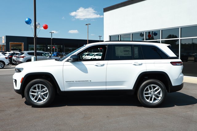 New 2026 Jeep Grand Cherokee Laredo RWD image 9