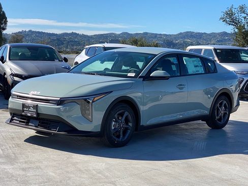 New 2026 Kia K4 LXS image 7