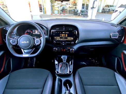 Used 2022 Kia Soul Turbo FWD image 28