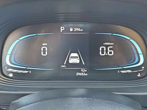 Used 2025 Hyundai Venue SEL FWD image 16