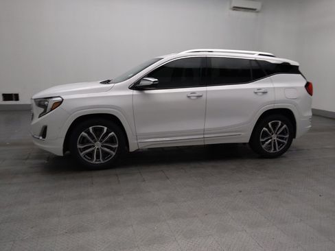 Used 2020 GMC Terrain Denali w/ Denali Premium Package FWD image 2
