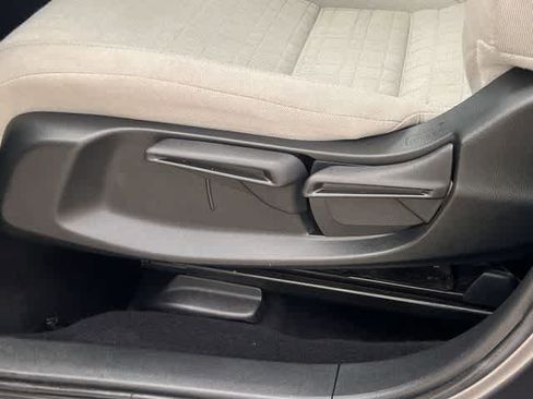 Certified 2024 Honda HR-V LX image 31