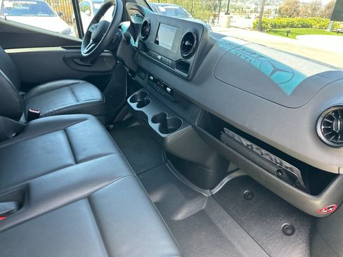 Used 2024 Mercedes-Benz Sprinter 2500 image 17