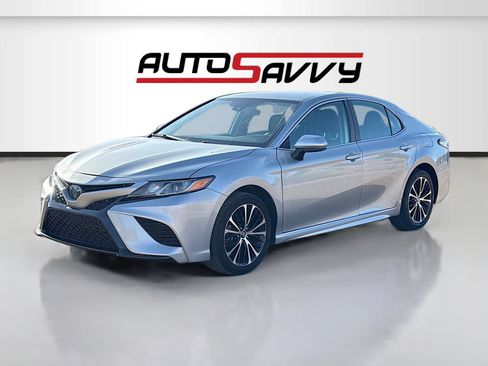 Used 2020 Toyota Camry SE FWD image 3