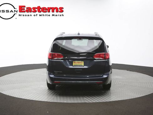 Used 2020 Chrysler Pacifica Touring-L FWD image 38