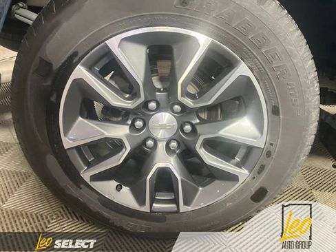 Used 2024 Chevrolet Silverado 1500 LT AWD/4WD image 23