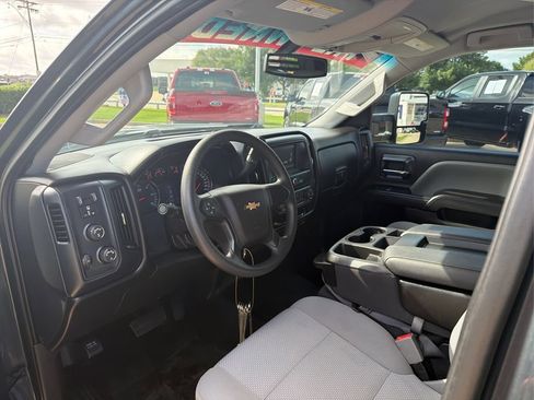 Used 2018 Chevrolet Silverado 1500 W/T w/ Special Service Package AWD/4WD image 9