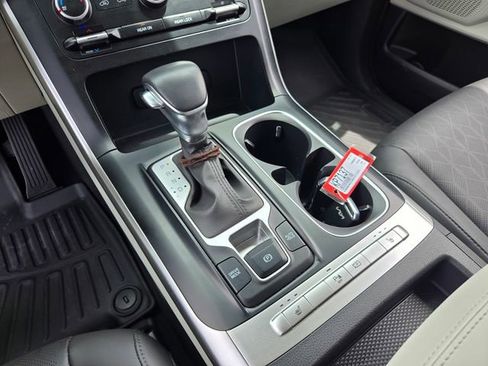 Used 2024 Kia Carnival LX FWD image 18