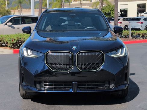 Used 2025 BMW X3 xDrive30i w/ Premium Package AWD/4WD image 3