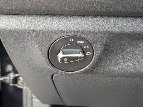 Used 2024 Volkswagen Jetta SE w/ Panoramic Sunroof Package FWD image 21