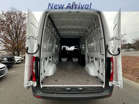 Used 2025 Mercedes-Benz Sprinter 2500 image 11