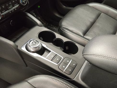 Used 2021 Ford Escape Titanium AWD/4WD image 26