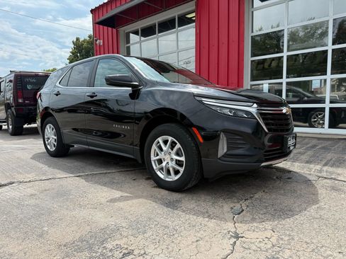 Used 2022 Chevrolet Equinox LT image 2