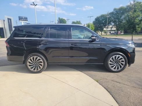 Certified 2025 Lincoln Navigator Black Label AWD/4WD image 2