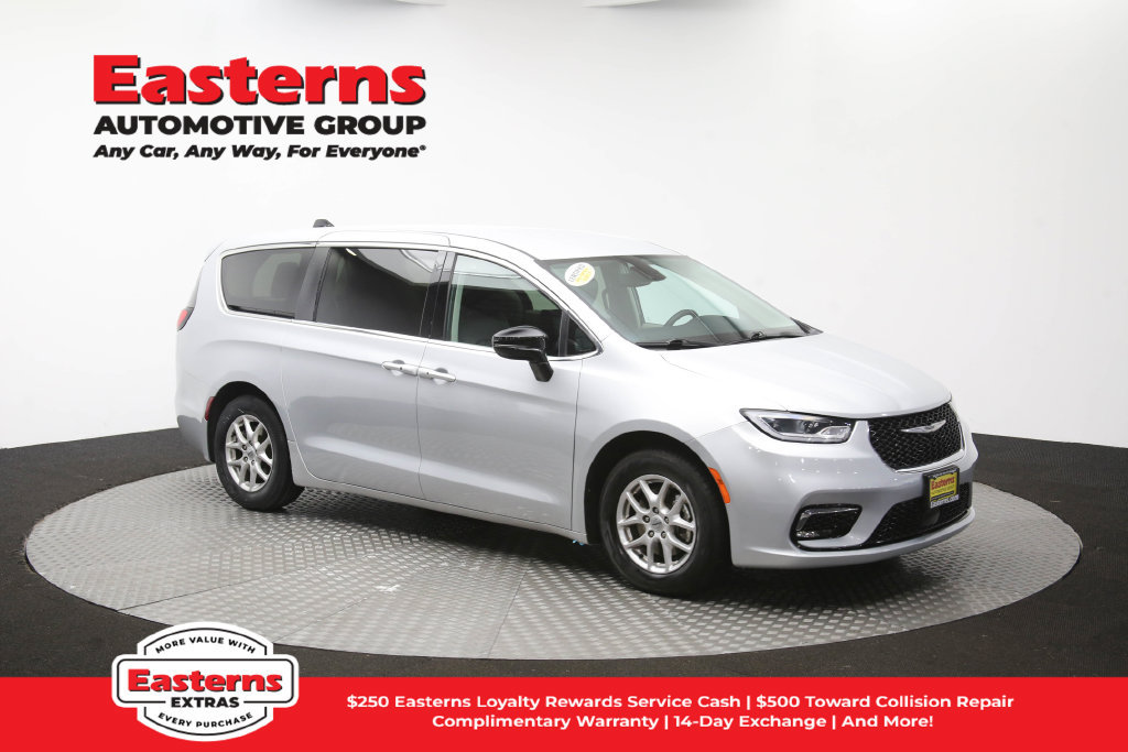Used 2024 Chrysler Pacifica Touring-L FWD image 48