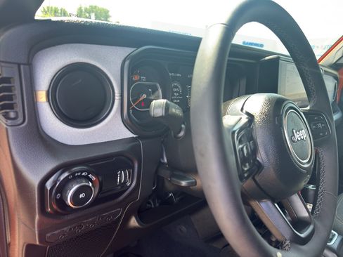 Used 2025 Jeep Wrangler Unlimited Sport AWD/4WD image 13