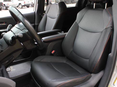 Used 2022 Toyota Sienna XSE w/ XSE Plus Package AWD/4WD image 17