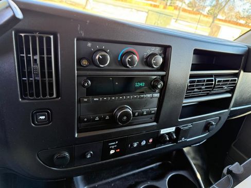 Used 2018 Chevrolet Express 2500 w/ Driver Convenience Package RWD image 13