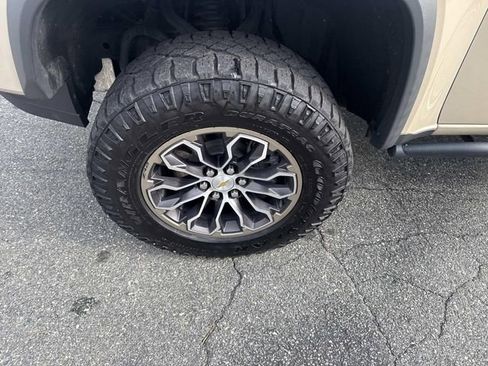 Used 2022 Chevrolet Colorado ZR2 AWD/4WD image 10