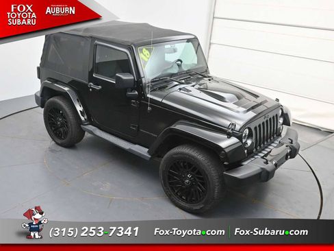 Used 2018 Jeep Wrangler Sahara w/ Dual Top Group AWD/4WD image 30