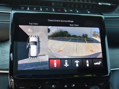 Used 2024 Jeep Grand Cherokee L Limited w/ Luxury Tech Group II image 19