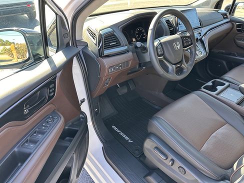Used 2025 Honda Odyssey Elite image 9