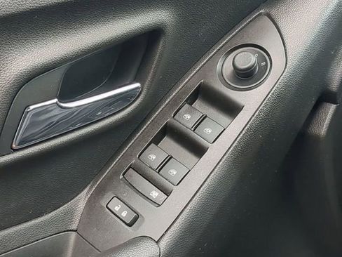 Used 2019 Chevrolet Trax LT w/ LT Convenience Package FWD image 26